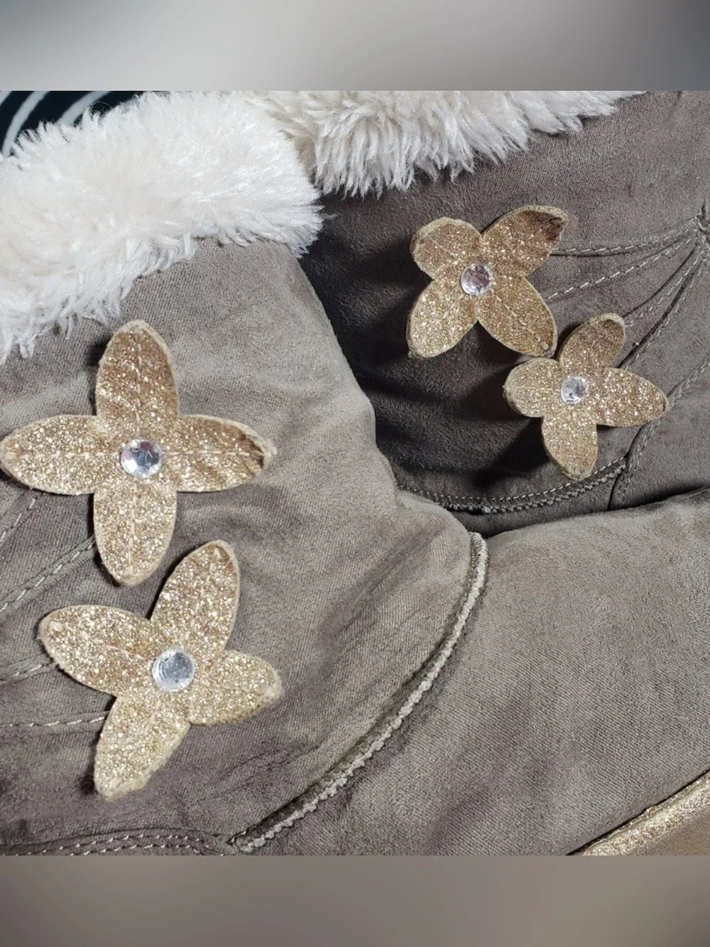 (0008) Girls: 3 Med Unbranded Faux Fur Boots- Y3